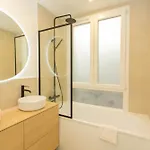 Daire Bnbnova - Haussmann - 2br Near Champs-elysees Paris